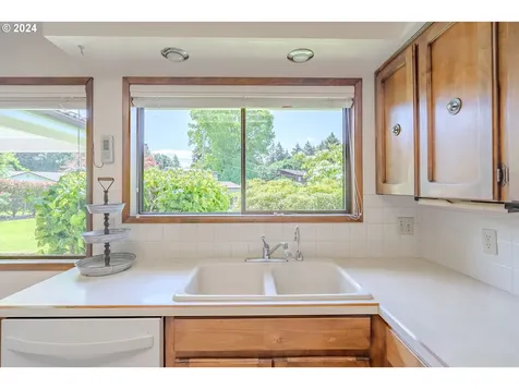 4711 Willamette Drive Vancouver WA 98661