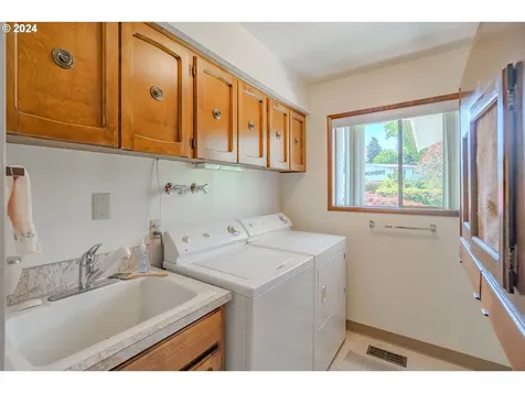 4711 Willamette Drive Vancouver WA 98661