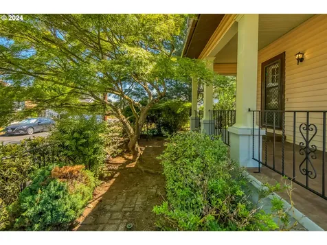 7418 SE Insley Street Portland OR 97206