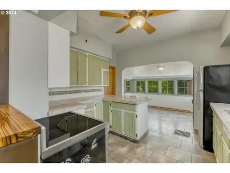 7418 SE Insley Street Portland OR 97206