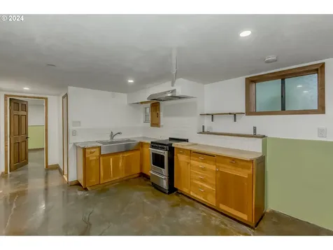 7418 SE Insley Street Portland OR 97206