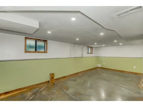 7418 SE Insley Street Portland OR 97206