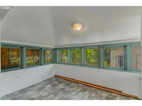 7418 SE Insley Street Portland OR 97206