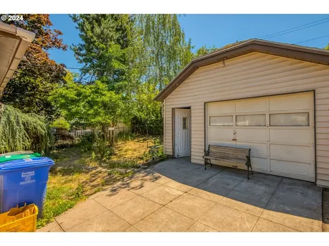 7418 SE Insley Street Portland OR 97206