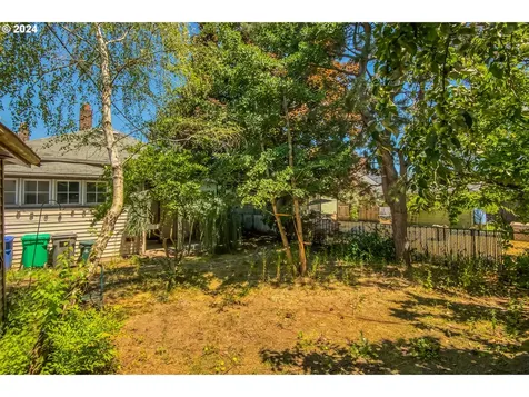7418 SE Insley Street Portland OR 97206