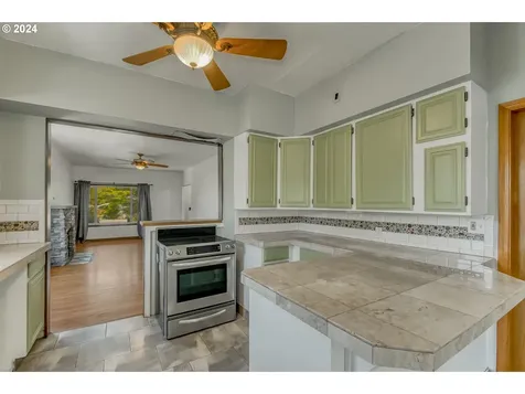 7418 SE Insley Street Portland OR 97206