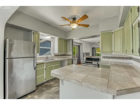 7418 SE Insley Street Portland OR 97206
