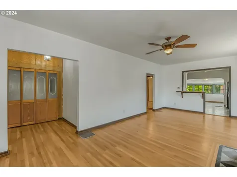 7418 SE Insley Street Portland OR 97206