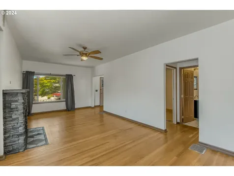 7418 SE Insley Street Portland OR 97206