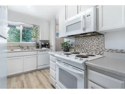 1006 Lindsay Lane Lebanon OR 97355