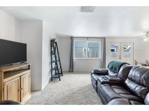 1006 Lindsay Lane Lebanon OR 97355