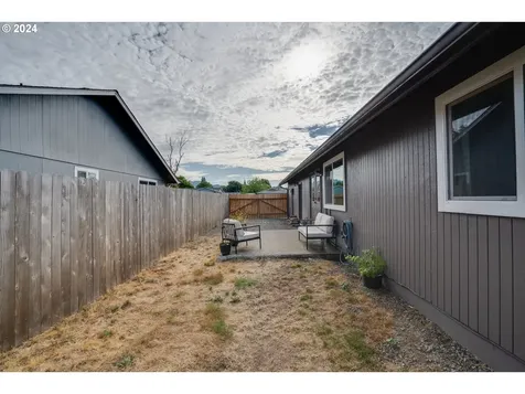 1006 Lindsay Lane Lebanon OR 97355