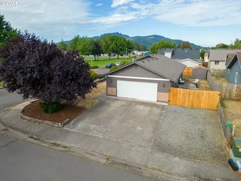 1006 Lindsay Lane Lebanon OR 97355