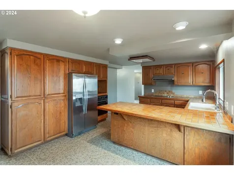 83766 Cloverdale Road Creswell OR 97426