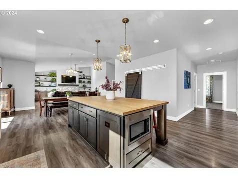 160 Discovery Drive Kalama WA 98625
