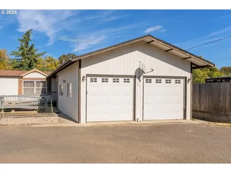 217 NE Peggy Avenue Roseburg OR 97470