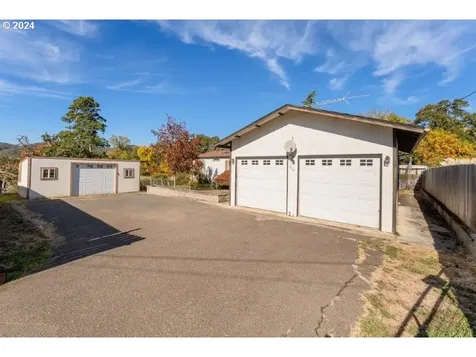 217 NE Peggy Avenue Roseburg OR 97470