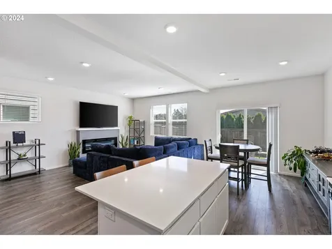 868 Ben Brown Lane Woodburn OR 97071