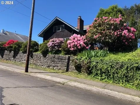162 Commercial Street Astoria OR 97103