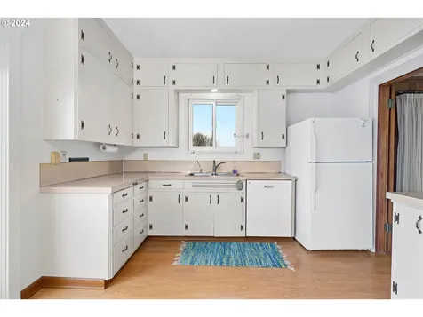 162 Commercial Street Astoria OR 97103