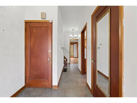 162 Commercial Street Astoria OR 97103