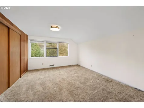162 Commercial Street Astoria OR 97103