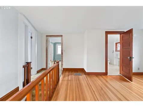 162 Commercial Street Astoria OR 97103