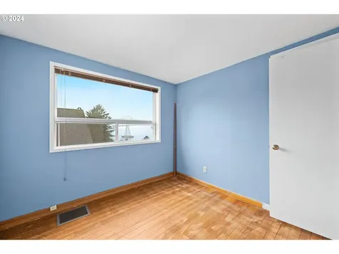 162 Commercial Street Astoria OR 97103