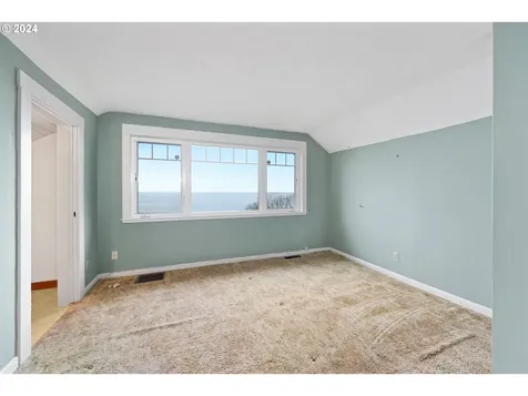 162 Commercial Street Astoria OR 97103