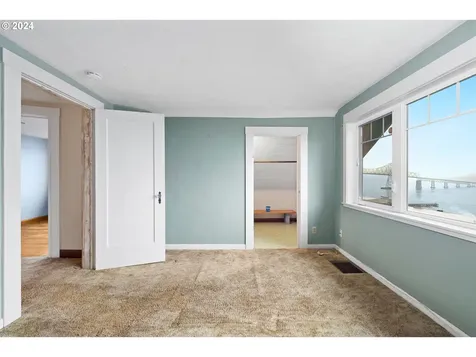 162 Commercial Street Astoria OR 97103