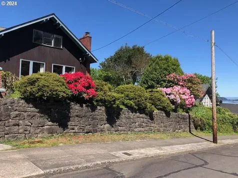162 Commercial Street Astoria OR 97103