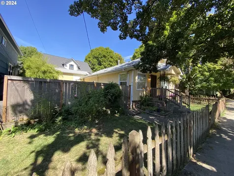 637 NE Stanton Street Portland OR 97212