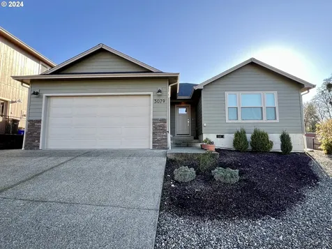 3079 W Woodside Avenue Roseburg OR 97471