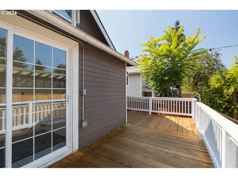 2241 N Winchell Street Portland OR 97217