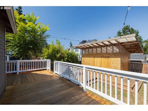 2241 N Winchell Street Portland OR 97217