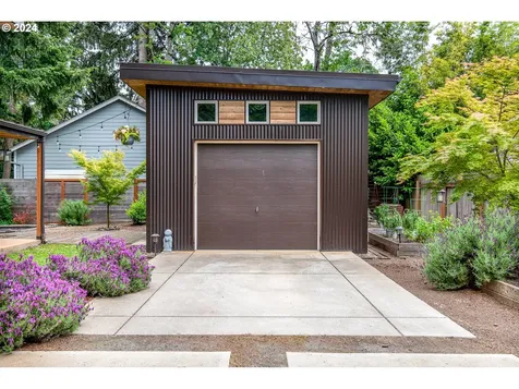 383 Irving Road Eugene OR 97404
