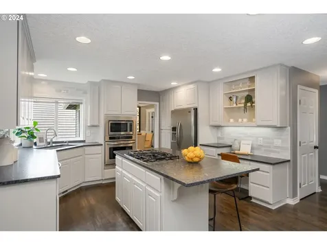 2922 Laurelwood Court Nw Salem OR 97304