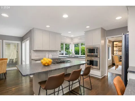 2922 Laurelwood Court Nw Salem OR 97304