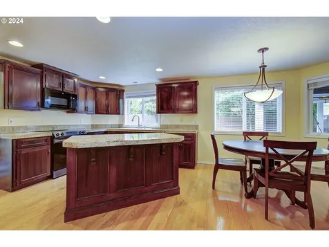 11216 NW 25th Court Vancouver WA 98685