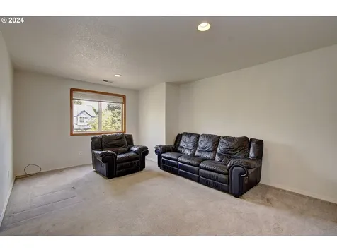11216 NW 25th Court Vancouver WA 98685