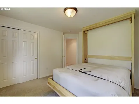 11216 NW 25th Court Vancouver WA 98685