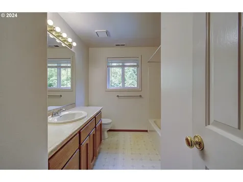 11216 NW 25th Court Vancouver WA 98685