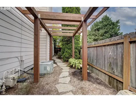 11216 NW 25th Court Vancouver WA 98685