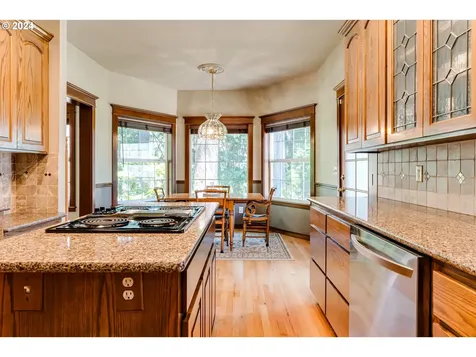 1103 S 68th Place Springfield OR 97478