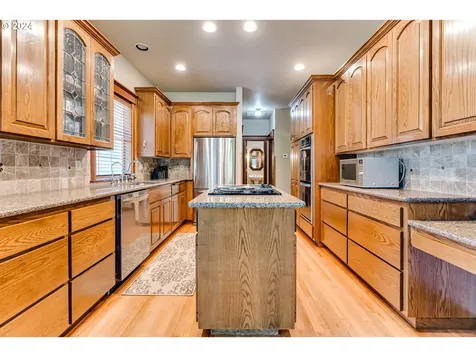 1103 S 68th Place Springfield OR 97478