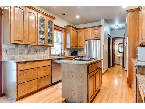 1103 S 68th Place Springfield OR 97478