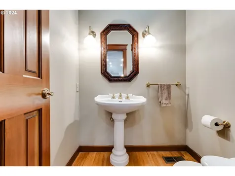 1103 S 68th Place Springfield OR 97478