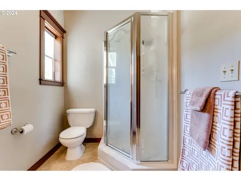1103 S 68th Place Springfield OR 97478