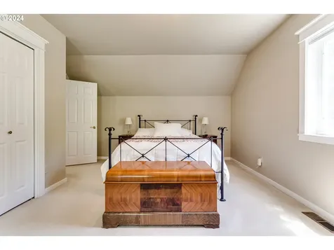 1103 S 68th Place Springfield OR 97478