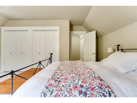 1103 S 68th Place Springfield OR 97478